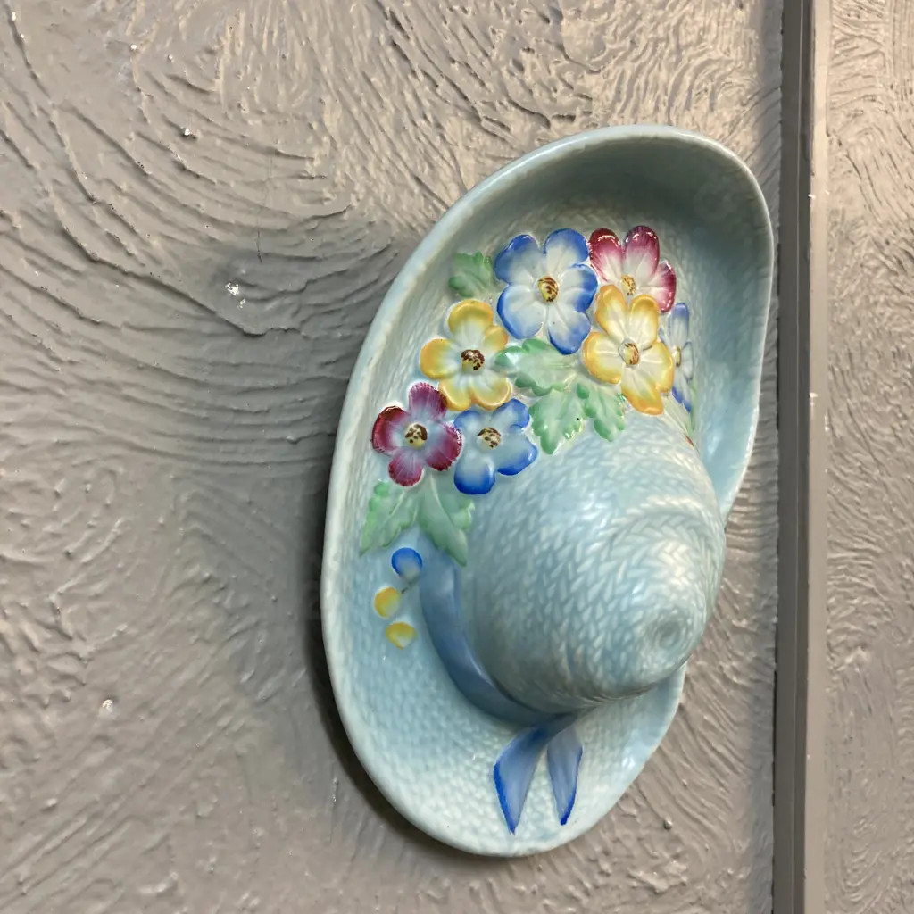 Beswick 'Straw Bonnet' Art Deco Wall Pocket c1938, Impressed Beswick 651. 18 x 23.5cm Image 1++